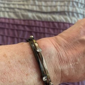 CHICOS!!!
3 BRACELETS. 2 BANGLES AND ONE WITH CLASP.